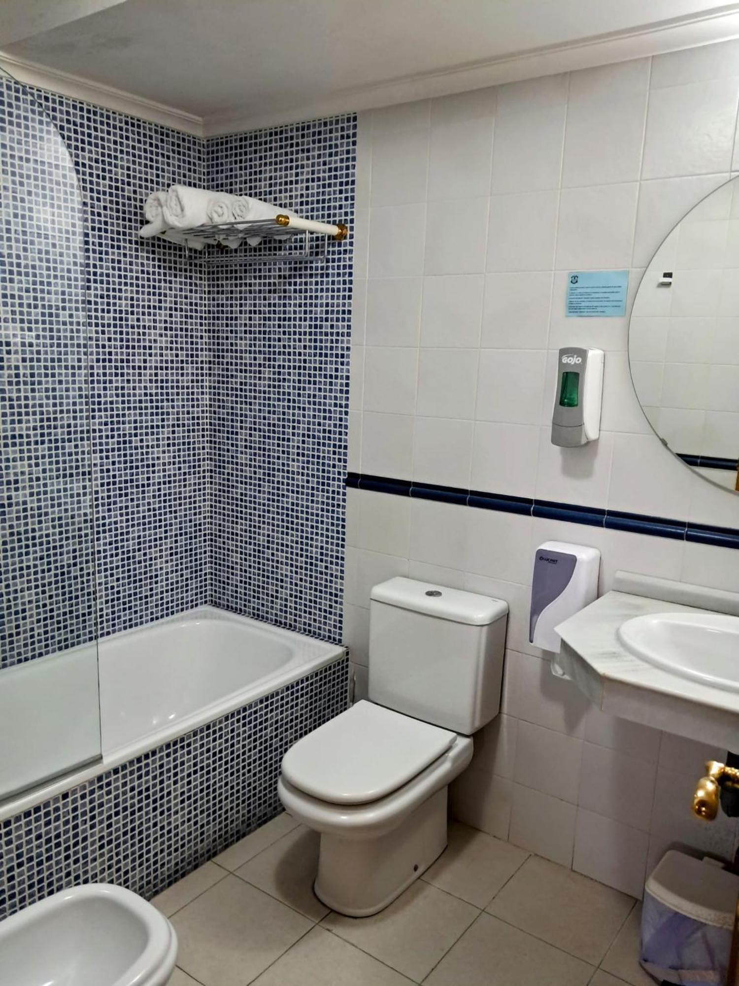 Hotel San Roque Рейноса Экстерьер фото